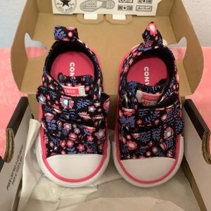 NIB Converse Infant Girl Size 2